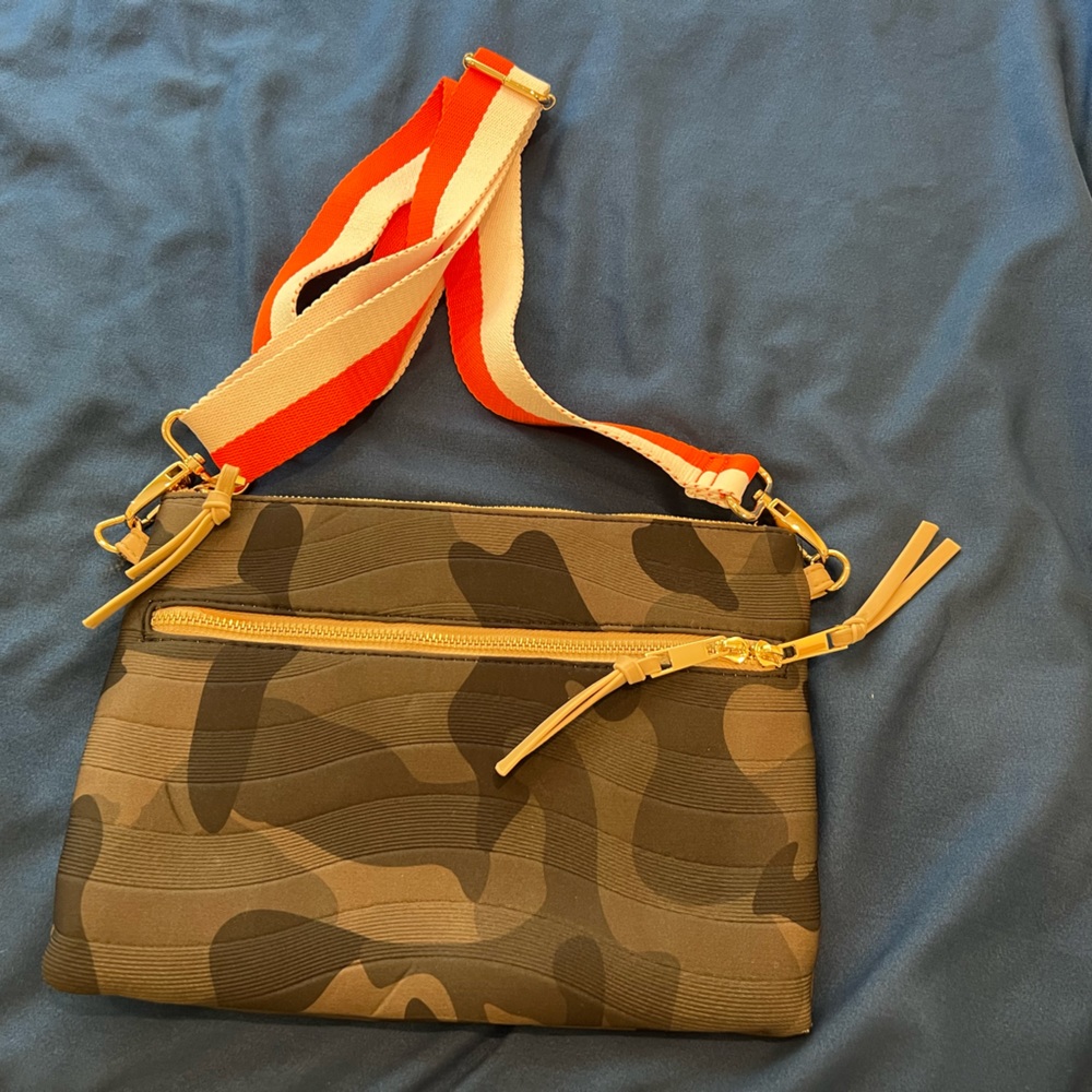 Gently used Sondra Robert’s Squared Cross-body Bag.